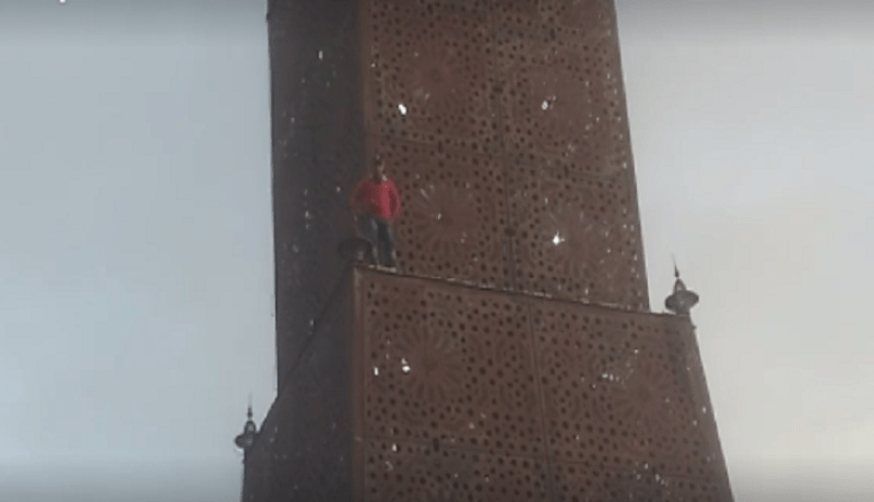 تونسي يحاول الإنتحار مطالبا بعودة أوباما  إلى الحكم