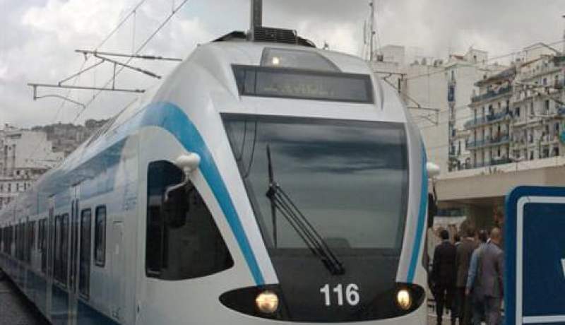 ندوة صحافية داخل قطار للتقليل من الحوادث