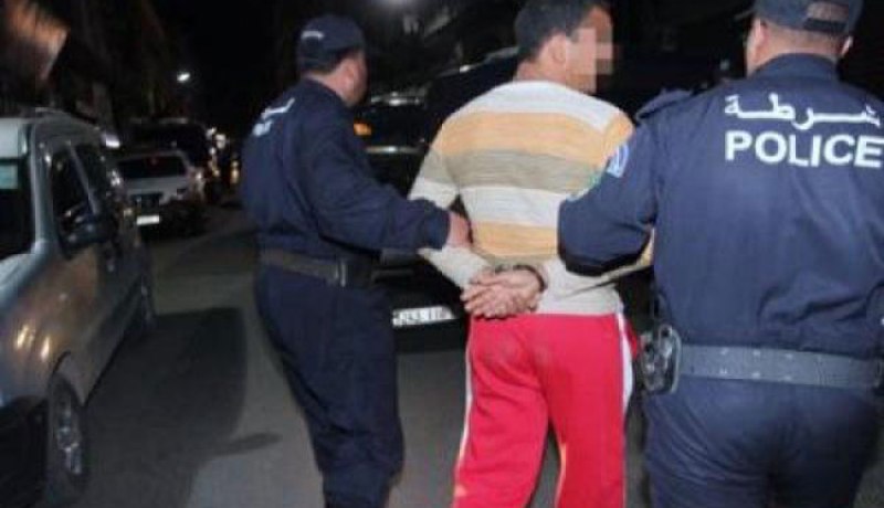 توقيف شخص وابنه بتهمة بيع الذخيرة الحية في الأغواط