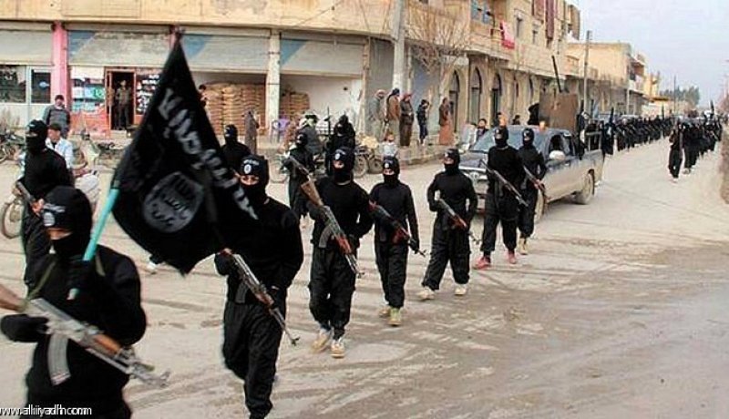 داعش يشعل النيران في ثلاثة آبار نفطية شرقي تكريت بالعراق