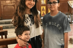 حلا الترك تتعرّض للإنتقادات بسبب تواجدها في الكنيسة