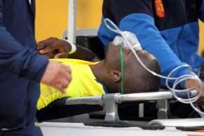 بالفيديو.. الشرطة تطارد فالنسيا نجم الإكوادور داخل سيارة إسعاف في الملعب