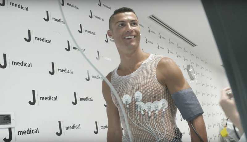 بالفيديو.. رونالدو يجتاز الفحص الطبي مع اليوفي