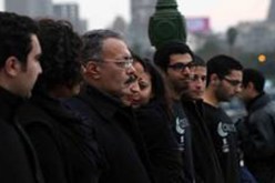 وقفة حداد بالملابس السوداء لفنانين و مثقفين مصر يين احتجاجا على احداث بور سعيد