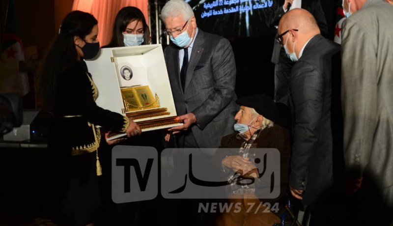 بالصور: تسيلم جوائز مسابقة أوّل نوفمبر
