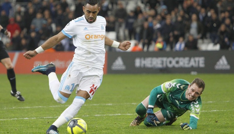 بالفيديو.. مُراوغة نجم “مارسيليا” القاتلة تبعث حارسا جزائريا للمُستشفى