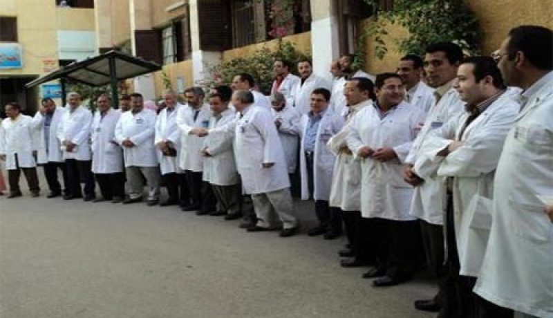 أطباء و ممرضون وإداريون بالمستشفى يغلقون الطريـق فـي دلــس ببومرداس