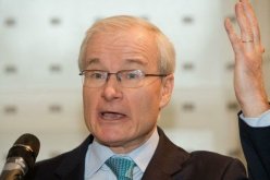 الجزائريون يحجّون إلى باريس أكثر من بيت الله