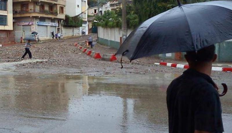 أمطار رعدية على ولايات الشمال وانخفاض درجات الحرارة بدءا من اليوم
