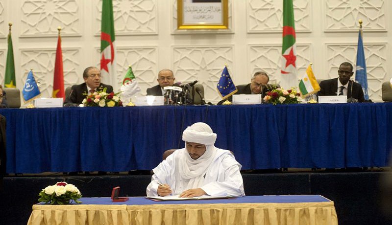 مبادرة الجزائر تتكلل بإمضاء الحركات الأزوادية على اتفاق السلم بالأحرف الأولى