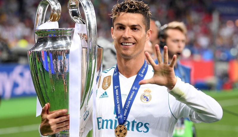 “رونالدو” يقترح تسمية دوري أبْطال أوروبا بإسمه !!