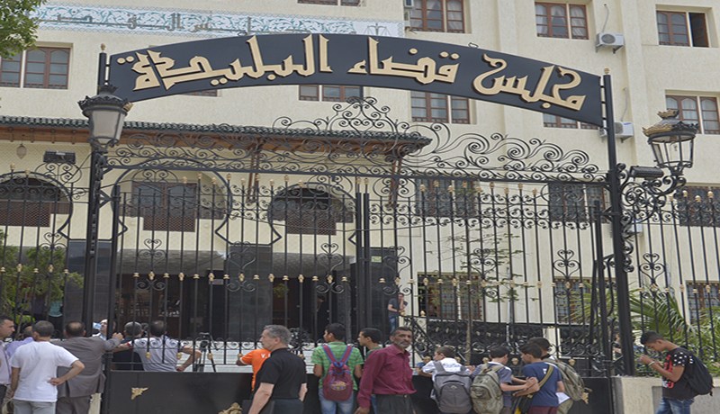 تأخير موعد المحاكمة لتلبية رغبات الخليفة