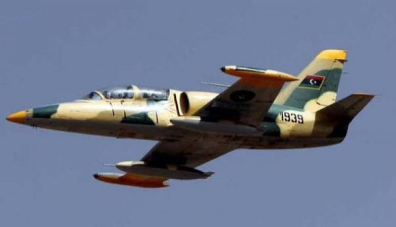 سلاح الجو الليبي يستهدف مواقع لداعش في بنغازي