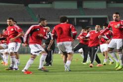 إيقاف لقاء مصر وليبيا وإخلاء الملعب