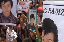 بالفيديو زملاء الطفل رمزي ينظمون وقفة إحتجاجية للإقتصاص من المجرم