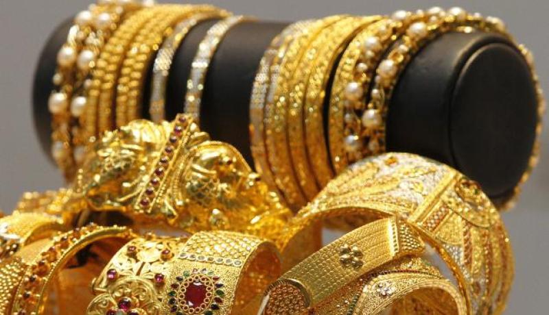سعر الذهب يتراجع لأقل مستوى في أسبوعين