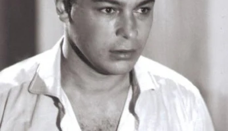 وفاة “فتى الشاشة المصرية” أحمد رمزي عن 82 عاما