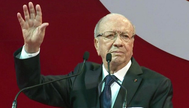 السبسي  يلغي زيارته إلى سويسرا إثر الهجوم على حافلة الأمن الرئاسي