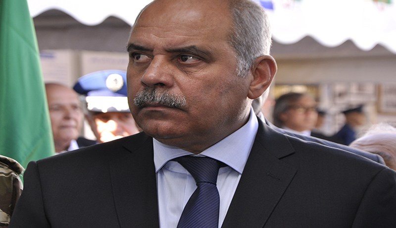 وزير الأشغال العمومية و النجدة  أيضا