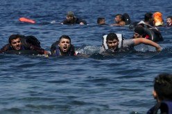 غرق 34 شخصا في السواحل اليونانية أغلبهم رضع وأطفال