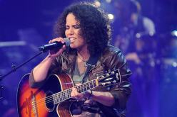 الفنّانة الجزائرية حياة زروق تعتزل الغناء