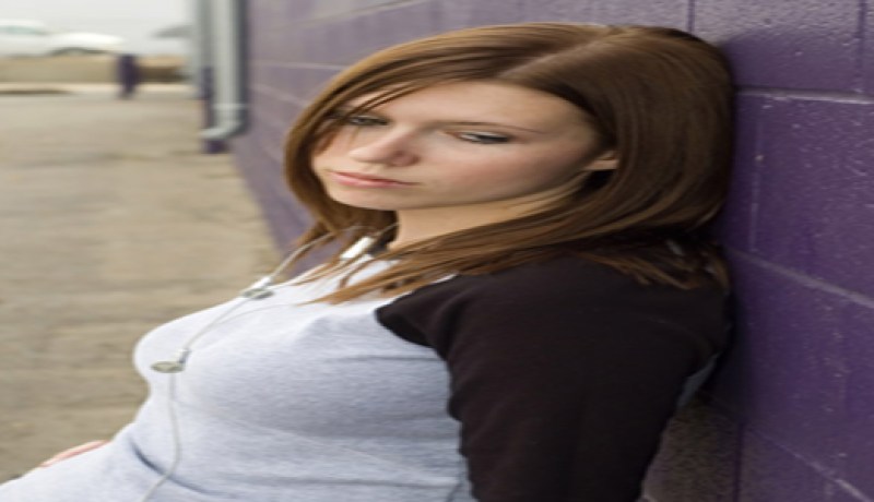 هل يشعر بمثل ما أشعر.. أم هي مجرد أوهـــام تسكن الفكر؟