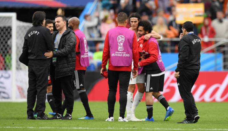 كافاني يطلب قميص محمد صلاح من أجل أولاده