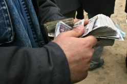 مرسي يقر تعديلات قانونية تقضي بزيادة الضرائب