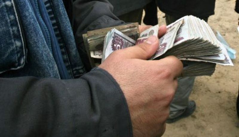 مرسي يقر تعديلات قانونية تقضي بزيادة الضرائب