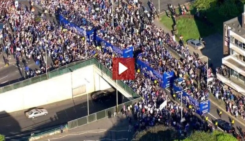 بالفيديو.. إحتفال ليستر ومحرز باللقب التاريخي