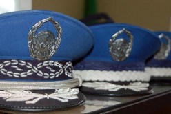 ضبط حافظ شرطة في وضعية مخلة بالحياء داخل سيارة شخص بالسمار