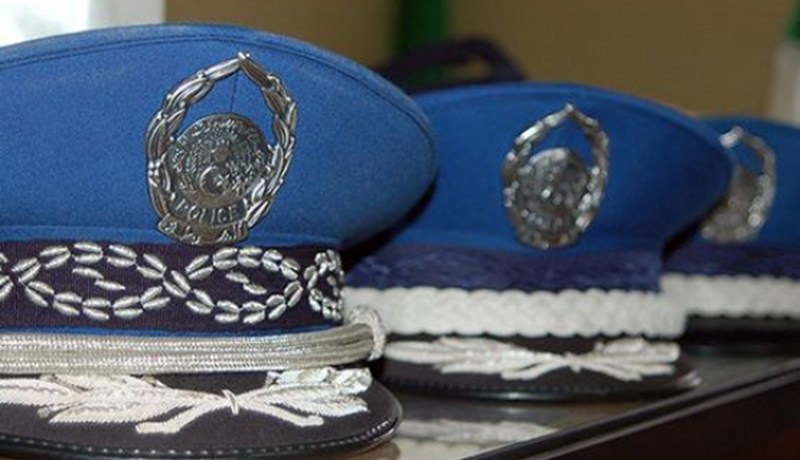 ضبط حافظ شرطة في وضعية مخلة بالحياء داخل سيارة شخص بالسمار