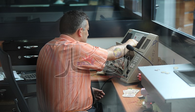 البنوك تمنع زبائنها من صبّ أكثر من 100 مليون دفعة واحدة