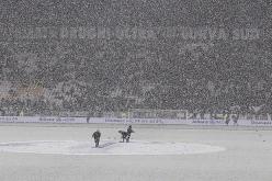 بالفيديو.. الثلوج تُغطي ملعب جوفنتوس ولقاء أتلانتا يُؤجّل !