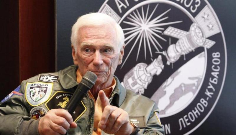 وفاة آخر رجل مشى على القمر عن عمر يناهز 82 عاما