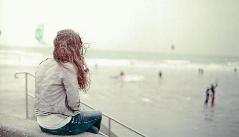 جارتي المؤذية تكاد تُدخلني دائرة الجنون بتصرفاتها الشيطانية