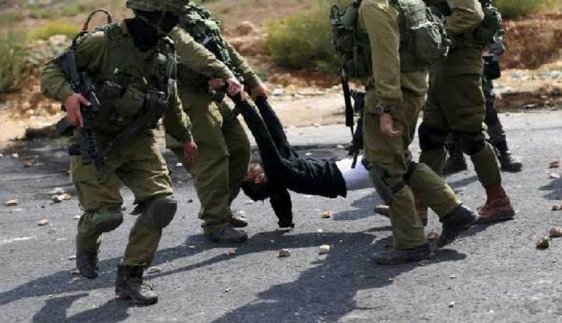 استشهاد فلسطيني برصاص الإحتلال بعد طعنه حارسي أمن إسرائيليين