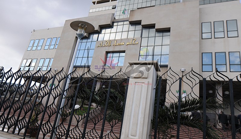 تبادل التهم بين رموز الدولة والجنرالات يكشف أن التقارير الأمنية لم تكن تصل الرؤساء