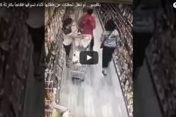 بالفيديو.. أم تغفل لحظات عن طفلتها فكادت أن تخطف منها