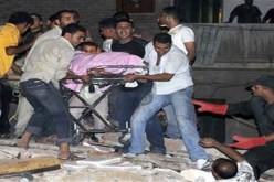 انتشال جثة شاب من تحت أنقاض المبنى المنهار بالإسكندرية