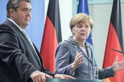 نائب ميركل يطالب بتعيين أماكن محددة لإقامة طالبي اللجوء