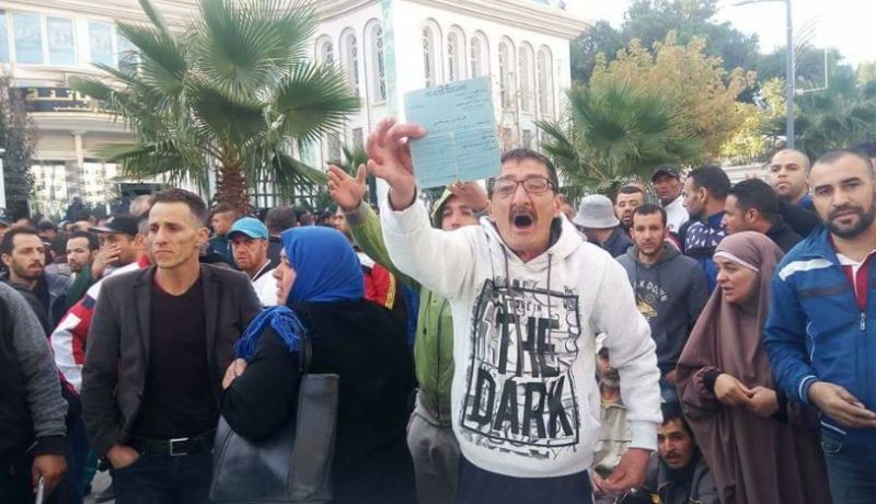 بالصور قوائم السكن تفجر الأوضاع في باتنة  
