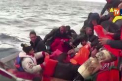 بالفيديو.. القوات البحرية تنقذ 15 حراقا في القالة