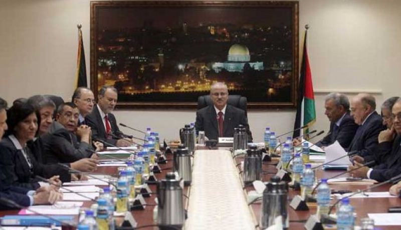 الحكومة الفلسطينية: سنلجأ إلى المحاكم الدولية إذا اقتطع الكيان الصهيوني ضرائب الفلسطينيين