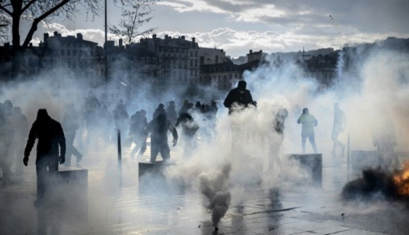 محتجو “السترات الصفراء” يسعون لإعطاء زخم جديد لتحركهم