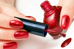 جدل بين سعودية والشرطة الدينية حول طلاء الأظافر