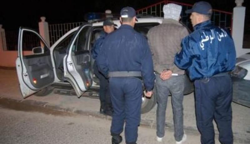 عين تموشنت : توقيف مروّج مخدرات وحجز 102غ من الكيف