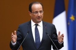 هولند يؤكد أن فرنسا ضربت معسكر تدريب داعش قرب دير الزور