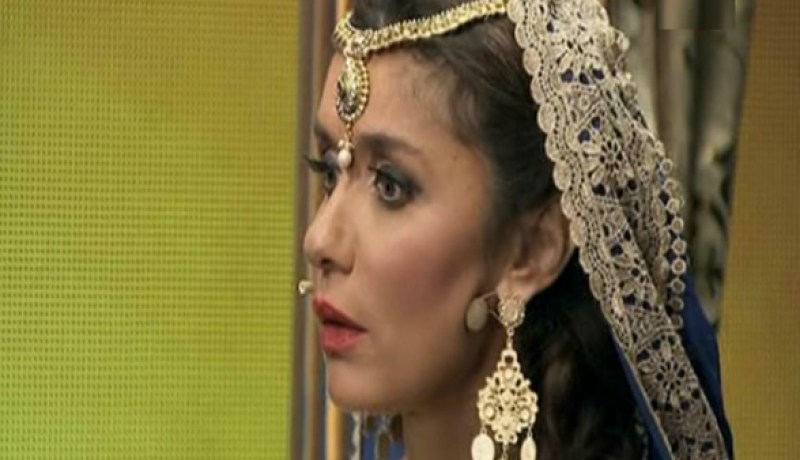 غادة عادل تنجو من حريق التهم مسرح برنامجها الجديد بالكامل