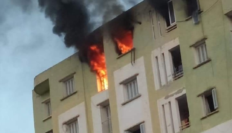 بالصور والفيديو.. نشوب حريق في شقة بسكنات عدل بئرتوتة في العاصمة